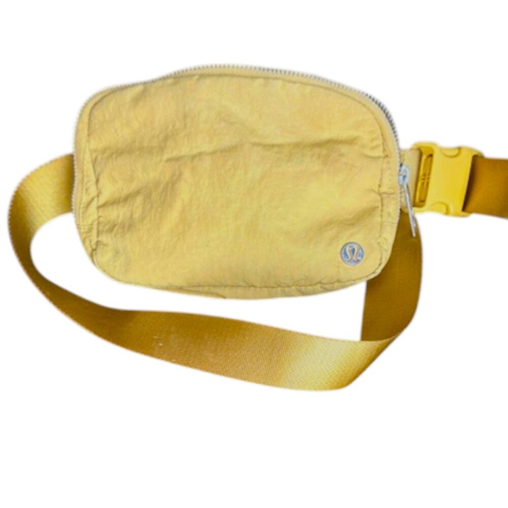 Lululemon Everywhere Belt Bag - Gold Sand - Picture 2 of 10